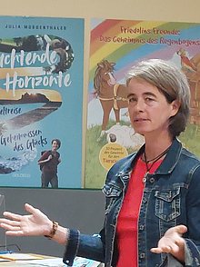 Die Autorin Julia Morgenthaler entdeckte auf ihrer Weltreise nicht nur fremde Länder, sondern lernte vor allem auch ganz viel über sich selbst und darüber, was Glück bedeutet und berichtet davon.