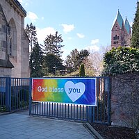 St. Marien Bad Homburg-Friedrichsdorf zeigt Flagge